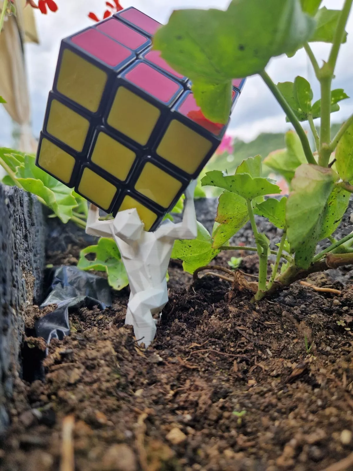 Kunststoffhalterung für Zauberwürfel im Polygon-Stil